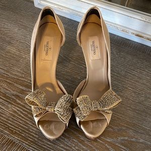 Valentino crystal bow heels. size 38.5.